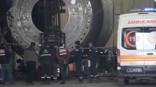 3 tonluk sacın altında kalan 2 işçi öldü