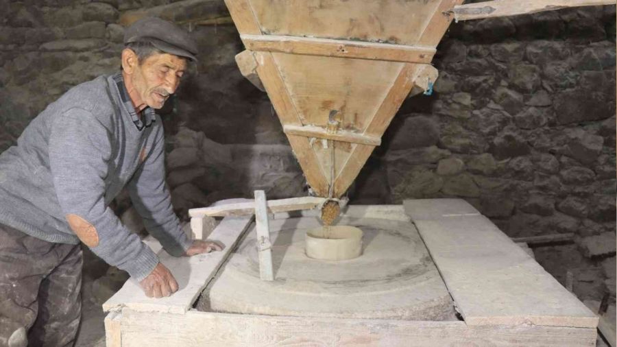 300 yıldır un öğütmeye devam ediyor