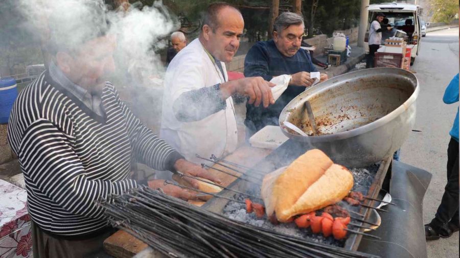 36 yıldır kavurma satıyor