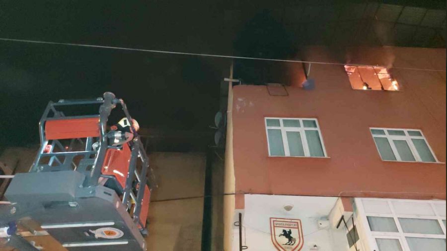 Alev topuna dönen evde baygınlık geçirdi