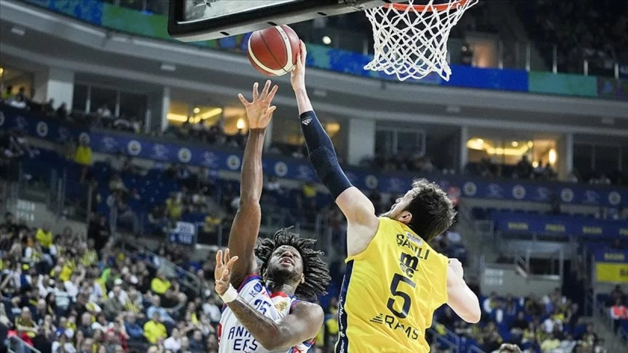 Anadolu Efes ile Fenerbahçe'nin lig maçları ertelendi