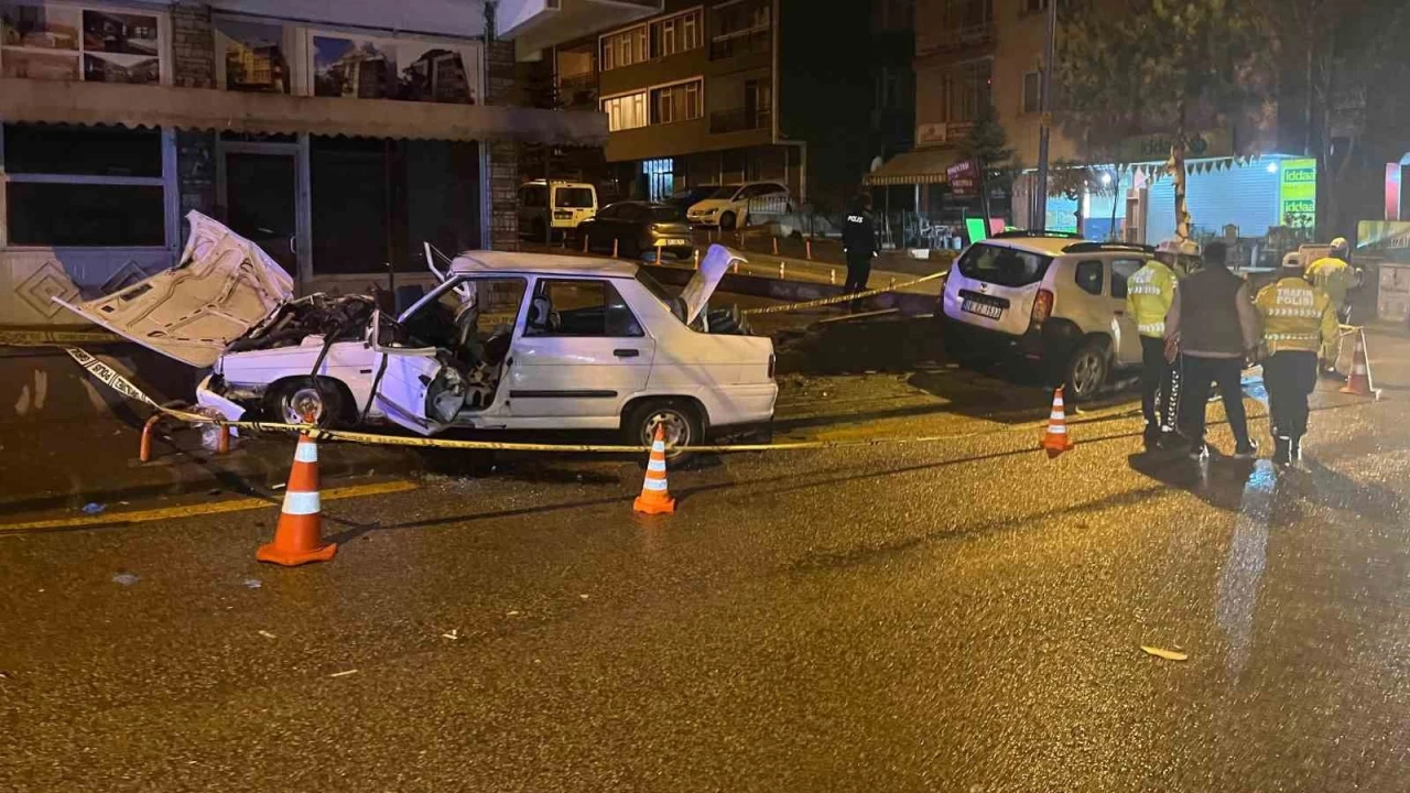 Ankara'da iki otomobil çarpıştı: 1 ölü, 2 yaralı