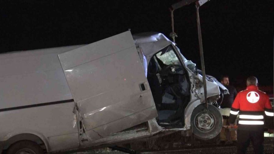 Ankara'da minibüs kazası: 21 yaralı