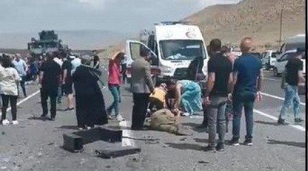 Askeri araçla otomobil çarpıştı