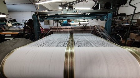 Baba oğul milyonlarca insanın kirini temizliyor