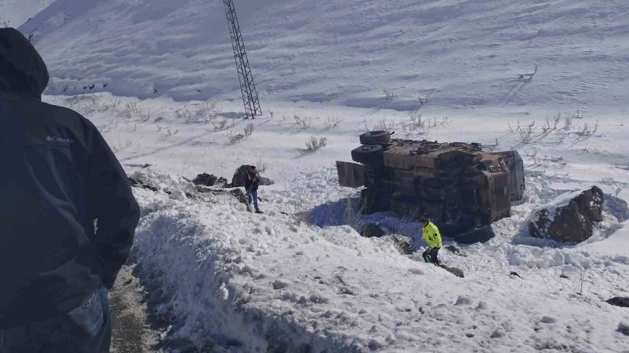 Bakale'de askeri ara devrildi: 6 yaral