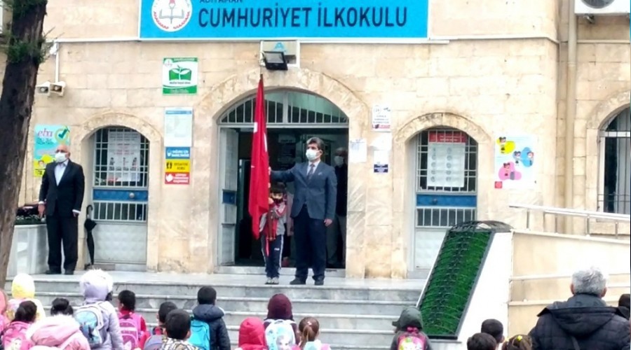 Bayrak hassasiyeti gururlandırdı
