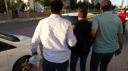 Bıçakla marketi soymak istedi, yakalandı