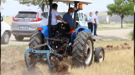 Çankırı'da tarlalar erken hasat edilmeye başlandı