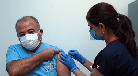 Covid-19 aşısının denemeleri Ankara Şehir Hastanesinde başladı