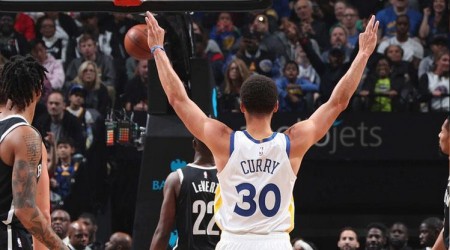 Curry, rekorlarına yenisini ekledi