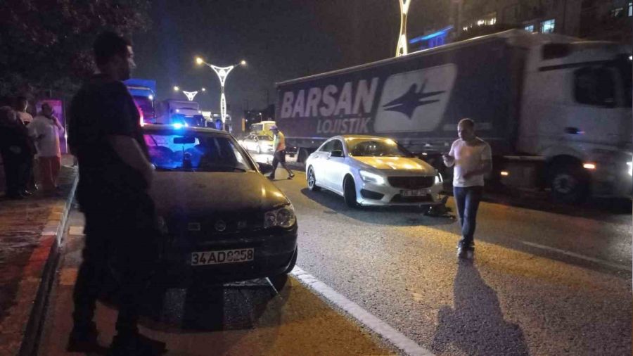 D-100'de 4 araç kazaya karıştı, trafik durma noktasına geldi