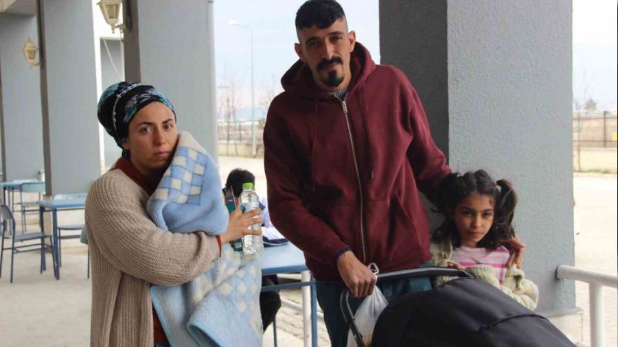 Depreme 4 çocuğuyla birlikte yakalandı