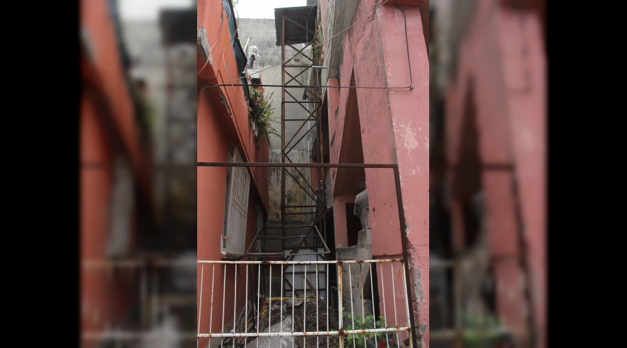 Eşinin mezarına giderken öldü