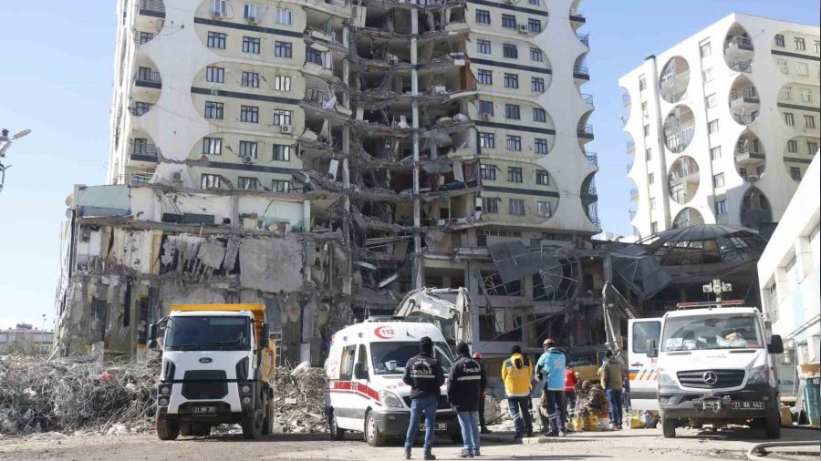 Galeria  Merkezi enkaznda almalar devam ediyor