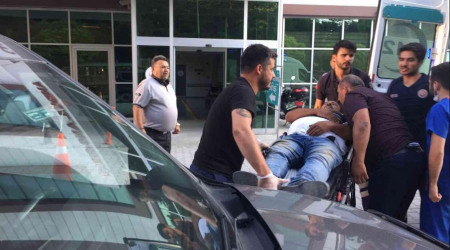 Gözünden arının soktuğu kişi hastanelik oldu