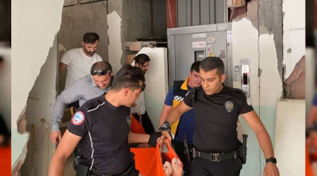 Hırsız, ev sahiplerine bıçakla saldırdı: 4 yaralı