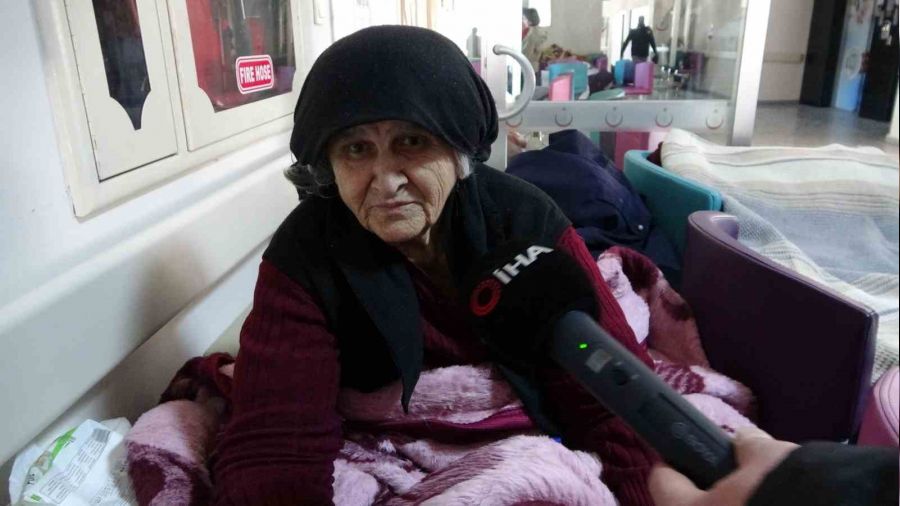 İki depremi de evinde yaşadı