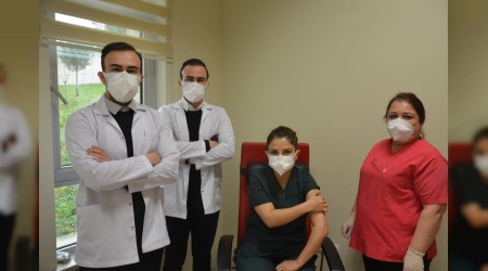 İkiz doktorlar korona ile mücadelede ön safta