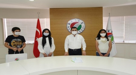 İlk 3’e girenlere bilgisayar ödülü