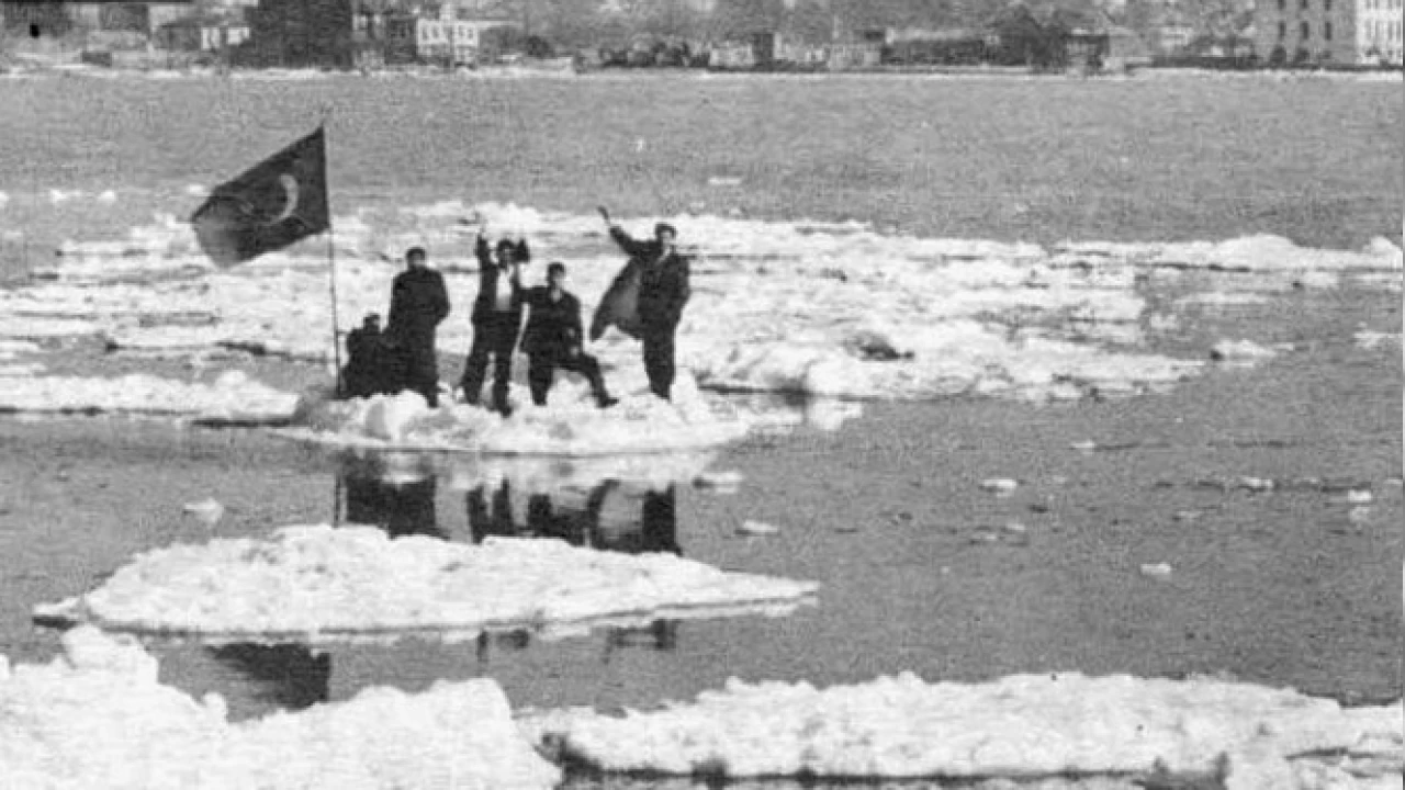 'İstanbul'da günlerdir süren soğuk hava yüzünden Haliç dondu'