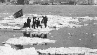 'İstanbul'da günlerdir süren soğuk hava yüzünden Haliç dondu'