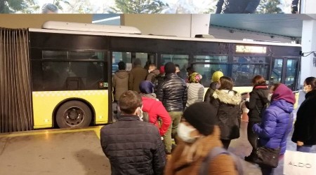 İstanbul'da metrobüs yoğunluğu