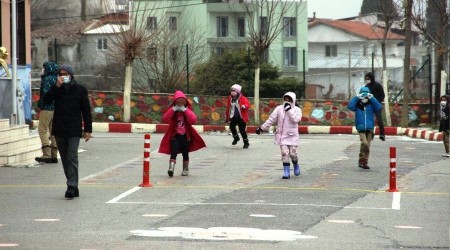İzmir'de yüz yüze eğitim yeniden başladı