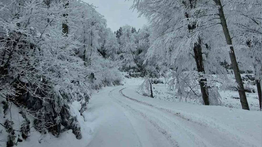 Kazdağları'nın zirveleri beyaza büründü