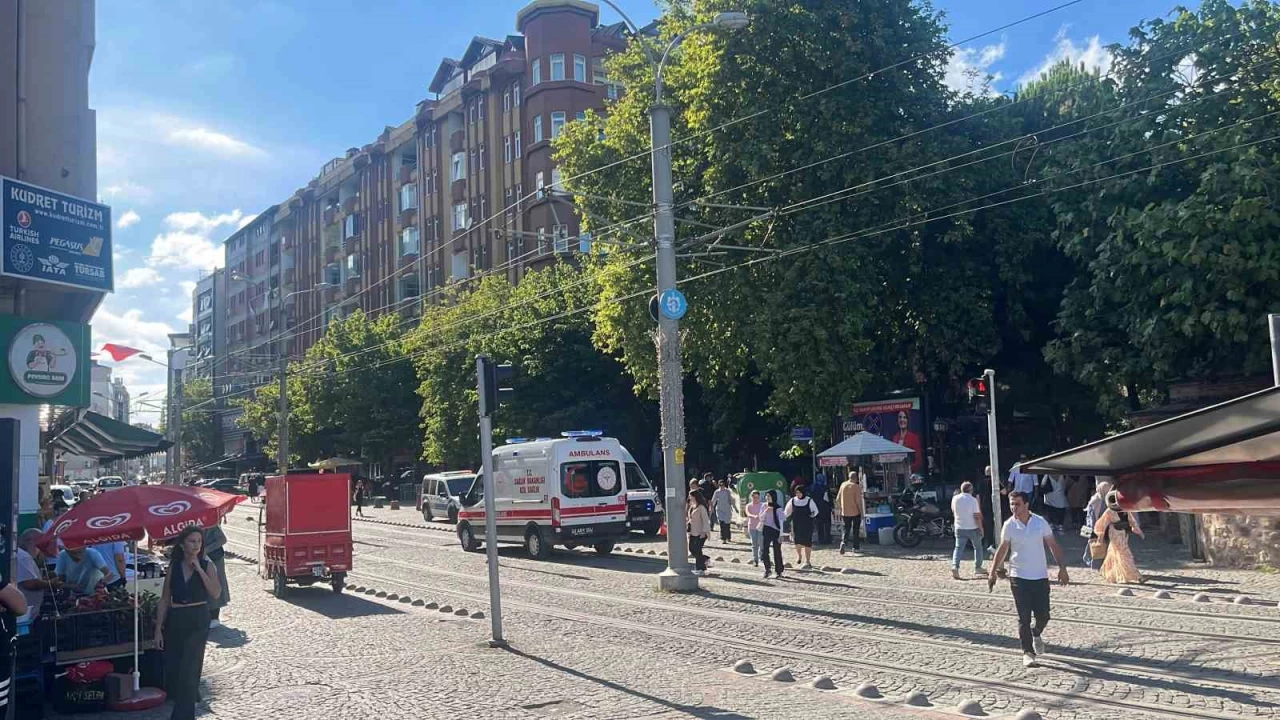 Kendisine sigara vermeyenlere kabusu yaşattı: 4 yaralı