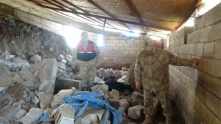 Kilis'te toprak kayması sonucu ahır çöktü, 40 hayvan telef oldu