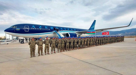 Komando eğitimini tamamlayan askerler Bakü'ye döndü