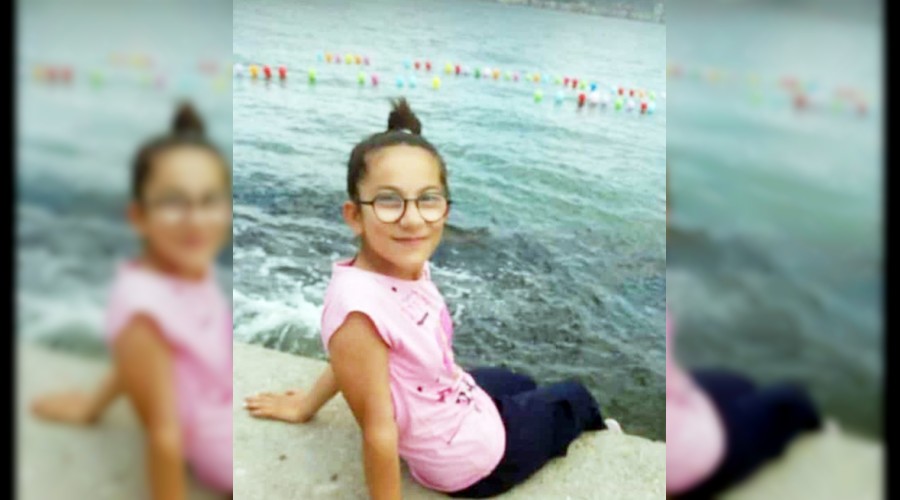 Köpekten kaçan kıza araba çarptı