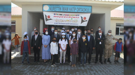 Köy okulunda Bilim Fuarı