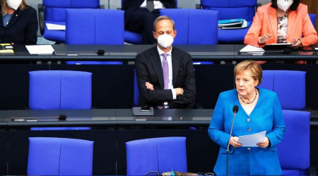 Merkel, son kez soruları yanıtladı