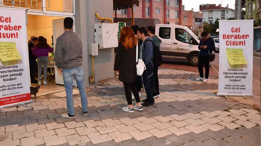 Öğrencilere yemek desteğine yeni yerinde yoğun ilgi
