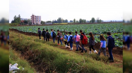 Okul yolunda çamur çilesi
