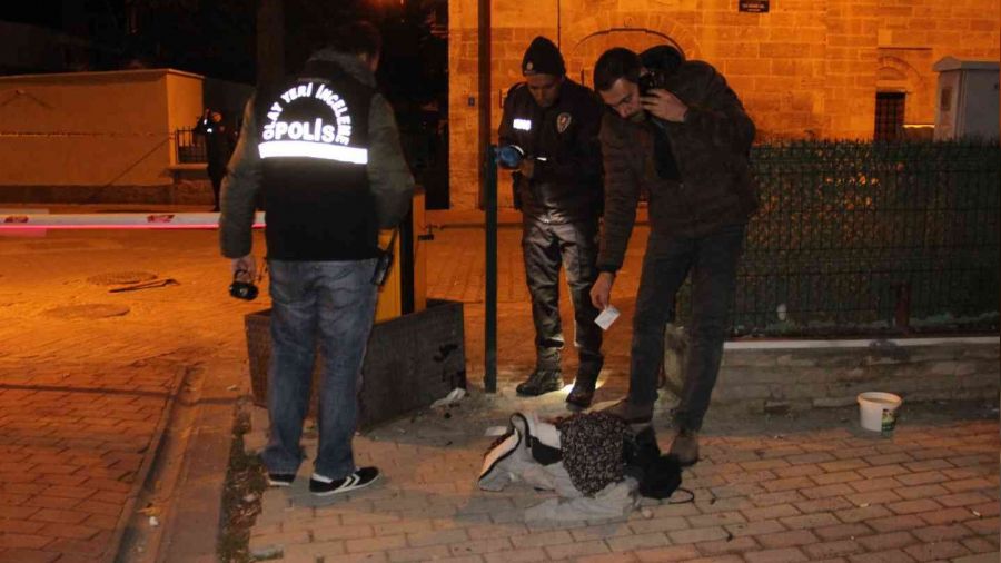 Otopark girişinde şüpheli çanta alarmı