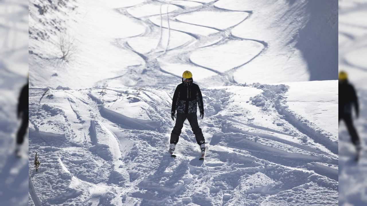 Palandöken ilk günden kayakseverlerle doldu