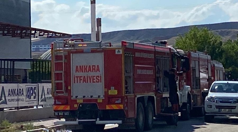 Polyester fabrikasında çıkan yangında çok sayıda işçi dumandan etkilendi