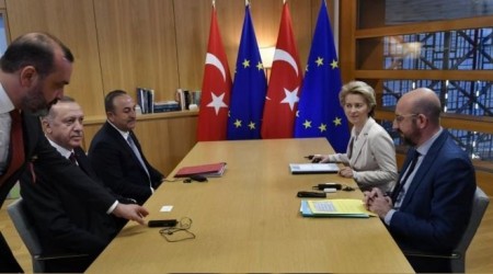 Resti çekti ve görüşmeyi terketti