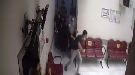 Sağlıkta şiddet: Tedaviyi beğenmedi doktoru darp etti