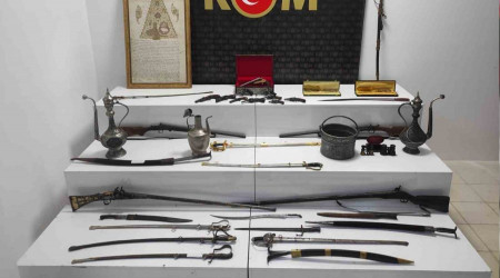 Samsun'da 16 kılıç ve 10 tabanca ele geçirildi