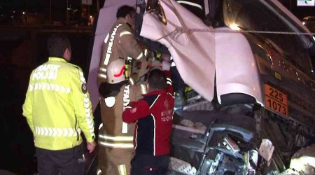 Sancaktepe'de 17 ton oksijen yüklü tanker dereye uçtu