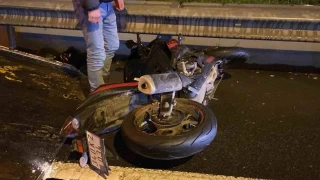 Şişli'de bariyerlere çarpan motosiklet sürücüsü hayatını kaybetti