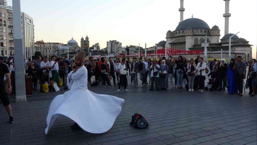 Taksim Meydan'nda sema gsterisi