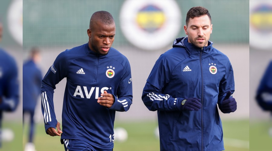 Valencia ve Sinan takıma katıldı