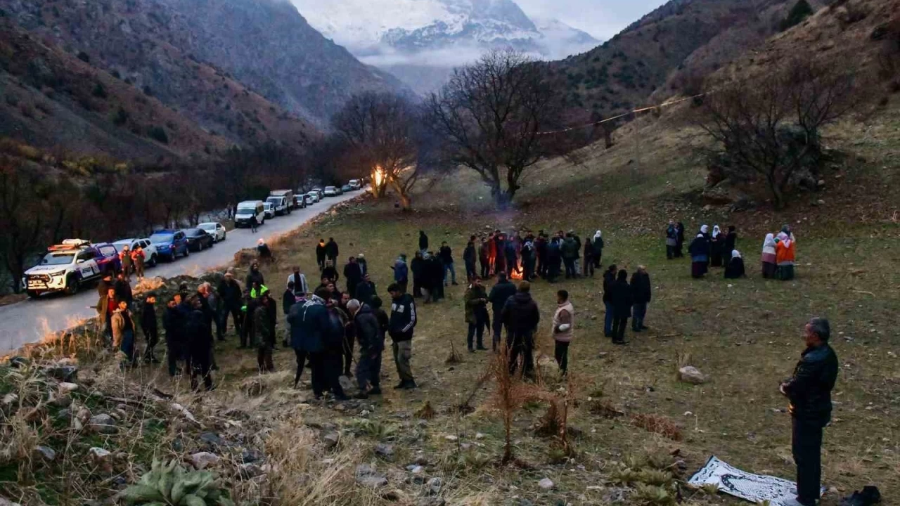 Van'da kayalarn altnda kalan oban hayatn kaybetti