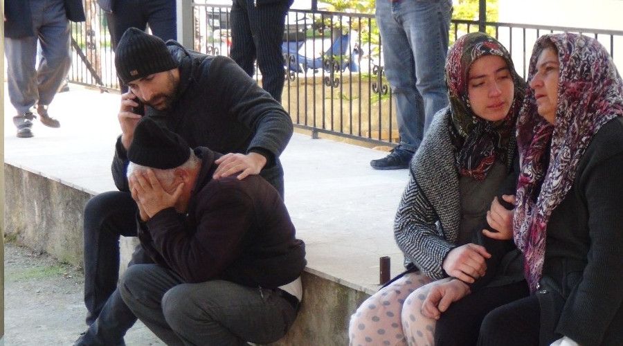 Yanan evlerini gözyaşları içinde izlediler