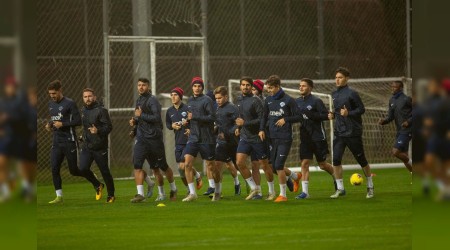 10 futbolcu ile yollar ayrıldı